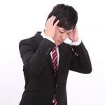 困っている男性